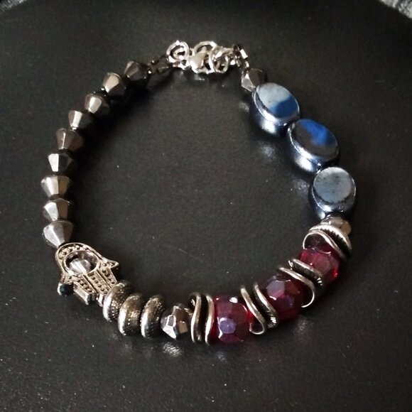Goth Inspired Blessings Bracelet - Hamsa Hand 4 Protection - Black Gray & Red - Picture 1 of 8